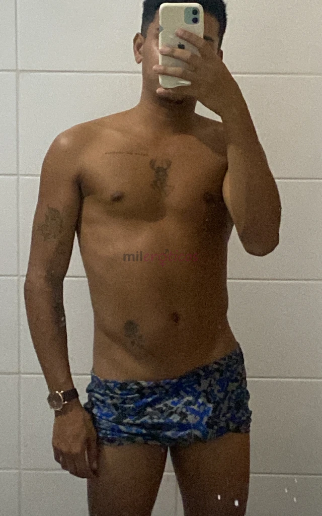 Altura 1 73 peso 68 kg versatil sem preferencia sou uma otima companhia para voce ter em uma noite sou extrovertido engracado educado e safado tambem...