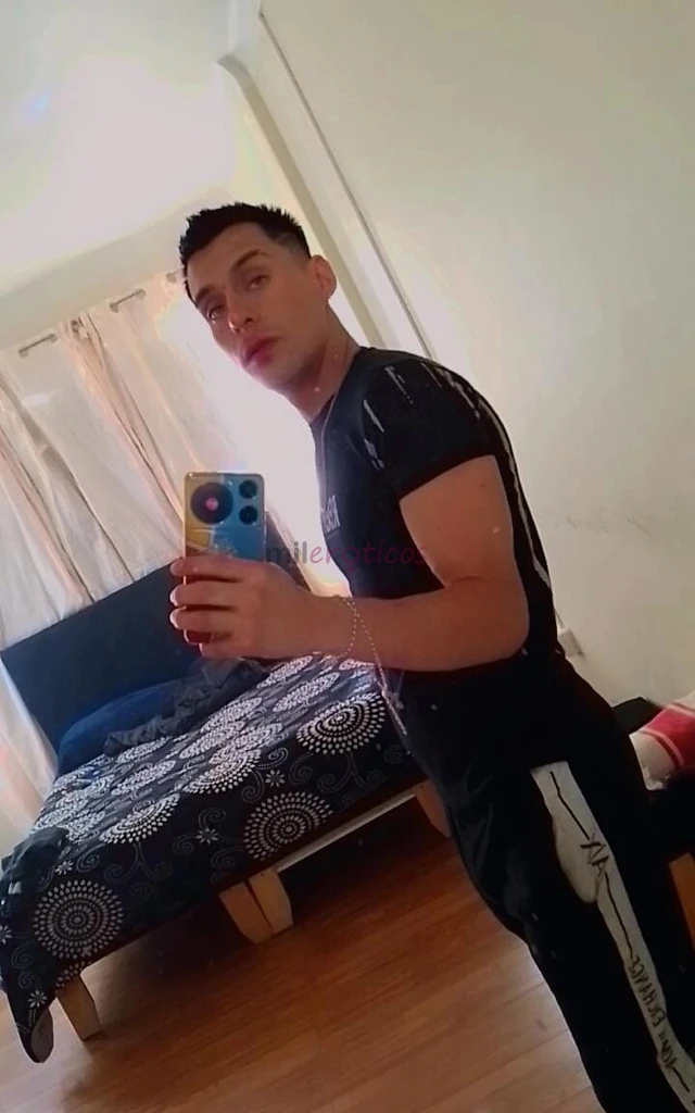 Hola soy maximo me gusta disfrutar de buen sexo atiendo parejas trios vendo contenido hago video llamadas soy bisexul l me gustan los hombres amp mido...