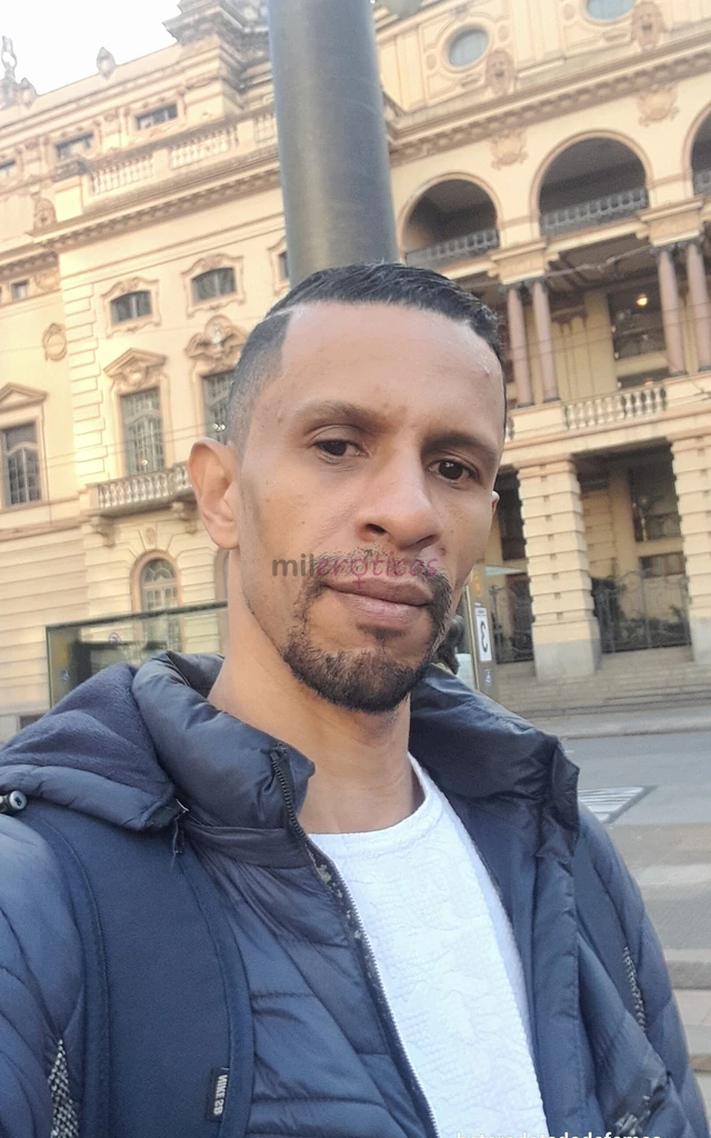 Ola atendo no centro republica em hotel com horario combinadotenho 22 cm de rola grande e grossaatendo todos os dias e horarios combinadochama no cont...