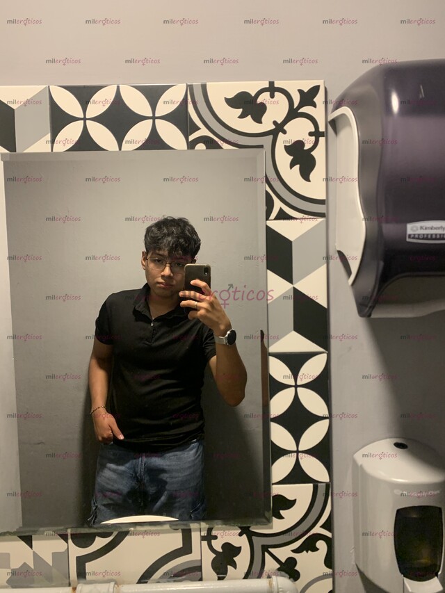 FOTOS DE JOVEN, GUAPO, MORENO CALIENTE QUE TE HARÁ PASAR UN BUEN RATO