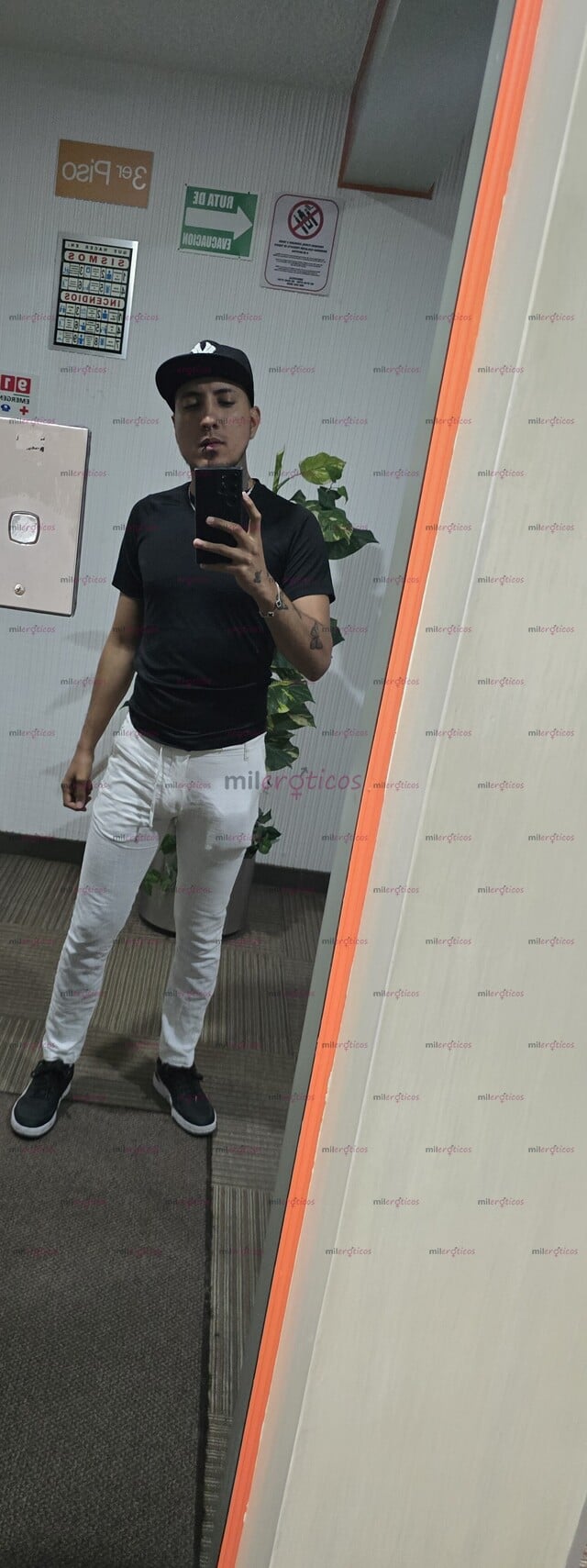 FOTOS DE CHAVO CALIENTE RICO CULO Y RICA VERGA, PARA DETONAR.FAJE, ACOMPAÑANTE,MASAJES..