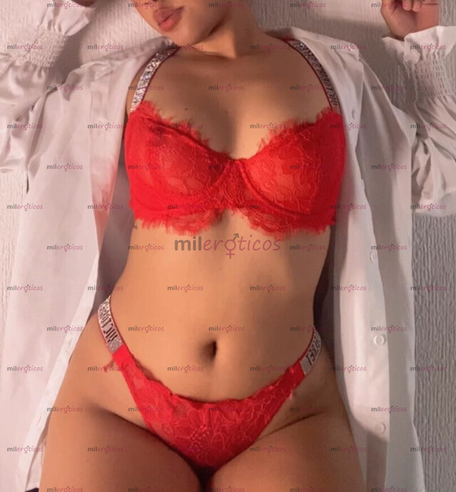 FOTOS DE KENDRA HERMOSA Y DELICIOSA EN LA CAMA CON MADUROS