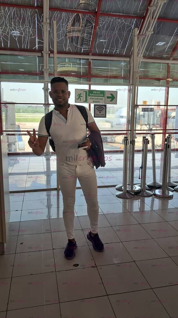 FOTOS DE CUBANO HETERO CURIOSO CON MUCHA LECHE PARA TI