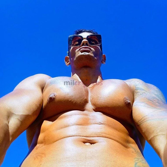 Estou no rio de janeiro aki faco presencial valor 300 reais meus videos caseiros 50 reais a chamada de video 90 reais videos caseiros botando para chu...