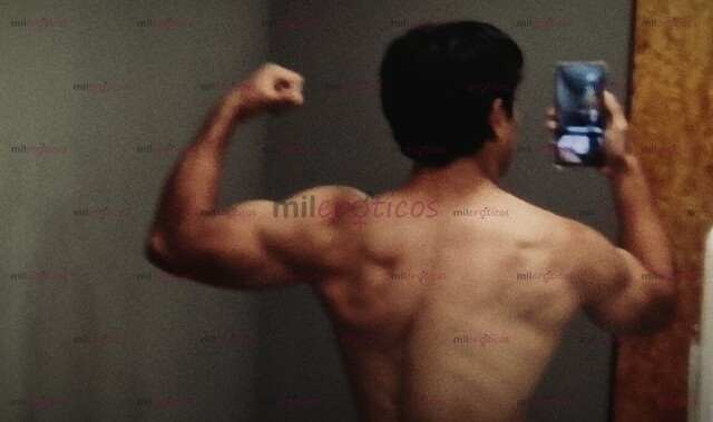 FOTOS DE JOVEN Y ATLÉTICO, LISTO PARA CUMPLIR TUS DESEOS