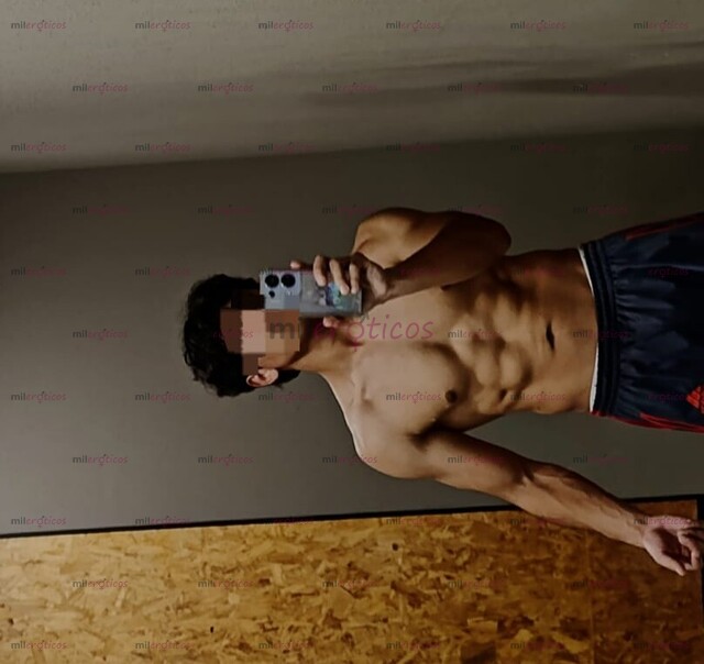 FOTOS DE JOVEN Y ATLÉTICO, LISTO PARA CUMPLIR TUS DESEOS