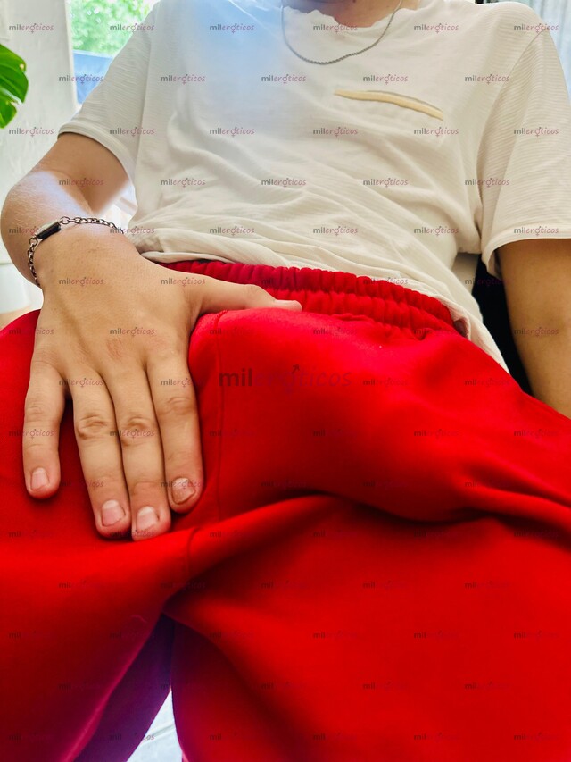 FOTOS DE JOVEN CALIENTE CON 23 CENTÍMETROS DE PLACER QUE TE HARAN PISAR EL CIELO