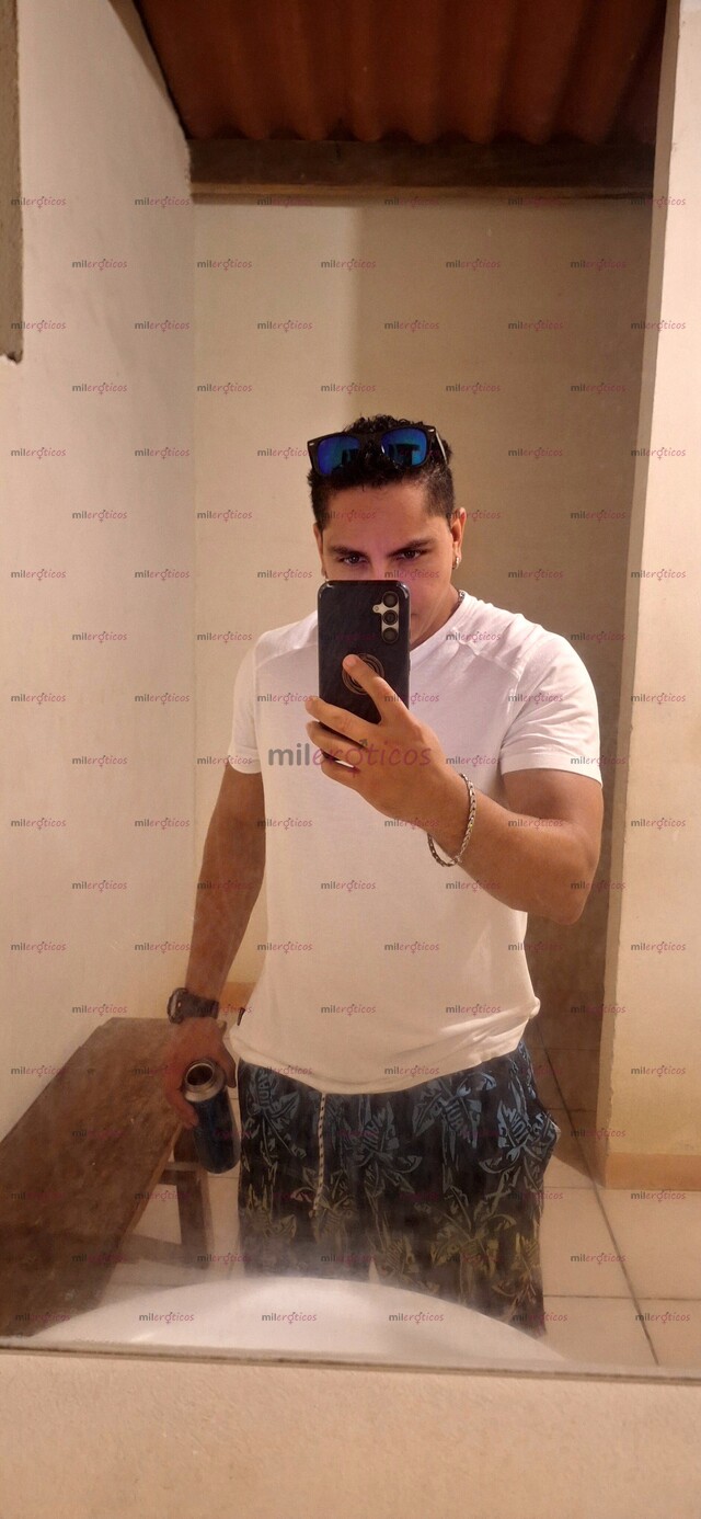 FOTOS DE SOY ALEX JOVEN EXTRANJERO Y DISCRETO. PARA MUJERES Y PAREJAS COMPLACIENTE