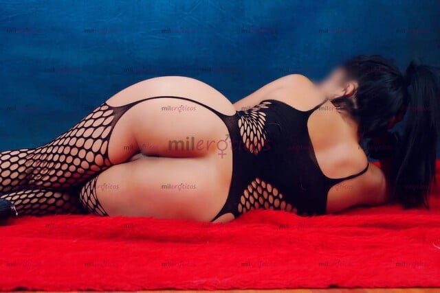 FOTOS DE PAPI ME ENCUENTRO DISPONIBLE EN LA CAMITA ESPERÁNDOTE MUY CALIENTE