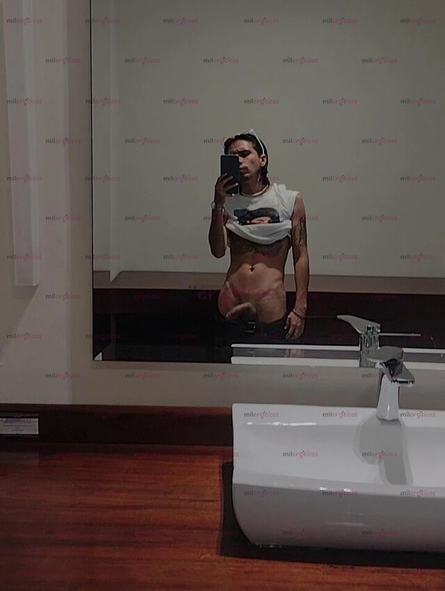 FOTOS DE JOVEN DE 25 AÑOS, DOTADO EN BUSCA DE MUJERES Y TRANS PASIVAS.