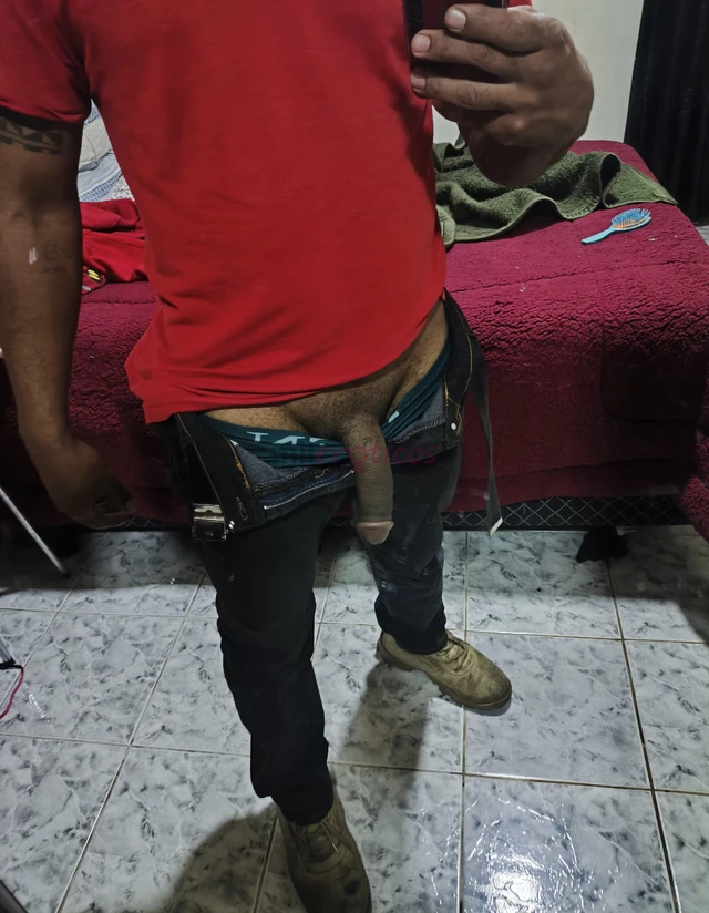 Sou um frentista dotado e vou mostrar todo a minha mangueira a vcs mostrando meu dia a dia e uns videos feitos no posto mesmo para que todos possam se...