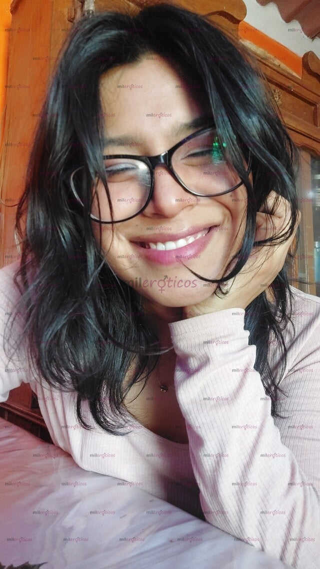 FOTOS DE ENFERMERA LINDA, MORENA, BUENA ONDA Y CARIÑOSA