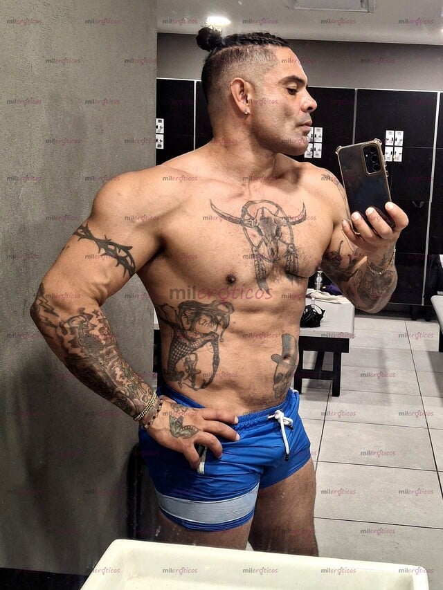 FOTOS DE EL MAS FAMOSO Y COMPLETO 185M 100KG 21CM MACHO HETERO