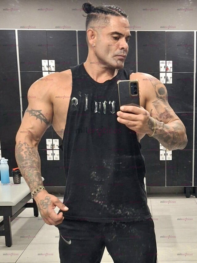 FOTOS DE EL MAS FAMOSO Y COMPLETO 185M 100KG 21CM MACHO HETERO