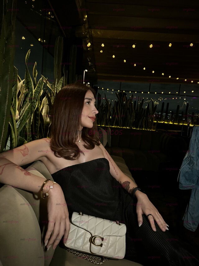 FOTOS DE ALTA, DELGADA Y CON UN ROSTRO DE MUÑECA ¿QUIERES PROBAR?