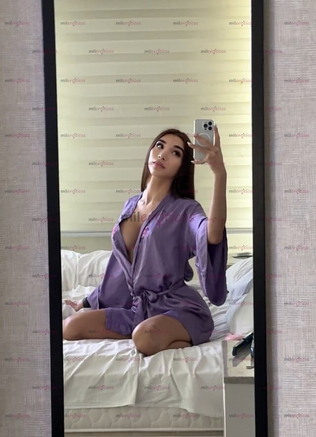 FOTOS DE UNA MODELO EN TODOS LOS SENTIDOS, ALTA, BLANCA, DELGADA Y CON UNOS PECHOS DIVINO