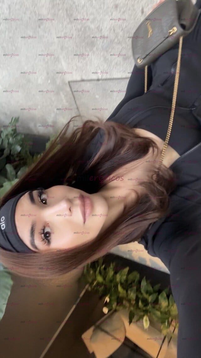 FOTOS DE UNA MODELO EN TODOS LOS SENTIDOS, ALTA, BLANCA, DELGADA Y CON UNOS PECHOS DIVINO