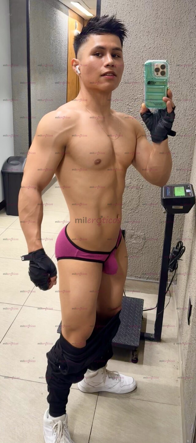 FOTOS DE DEPORTISTA DE FUTBOL ,CUERPO LAMPIÑO COMPLACIENTE Y CACHONDO !