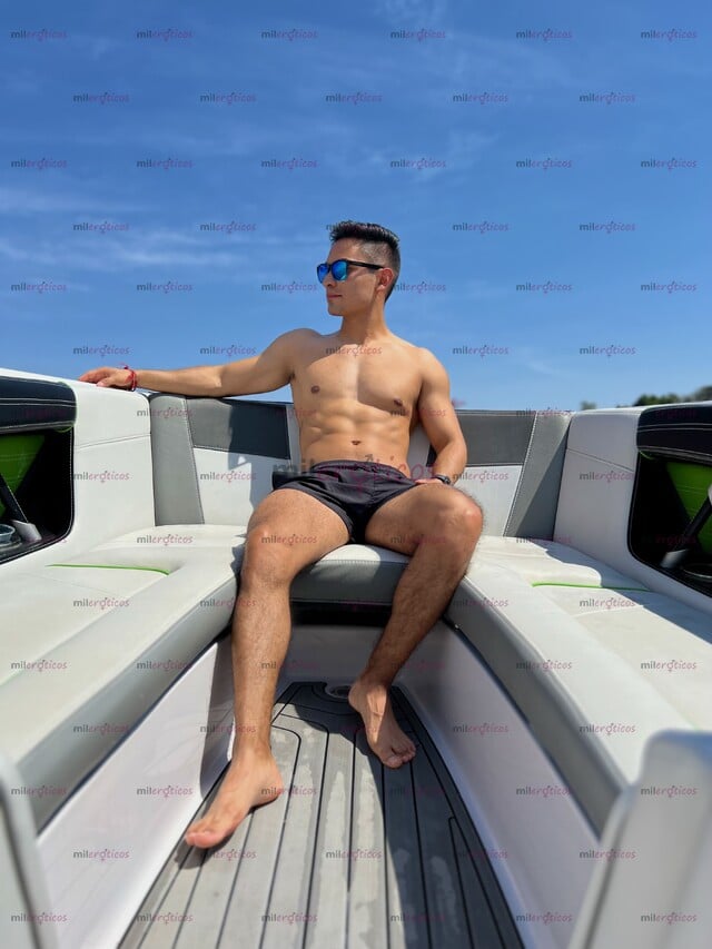 FOTOS DE ALEX MASAJISTA VARONIL, ATLÉTICO Y GUAPO, PARA CONSENTIRTE