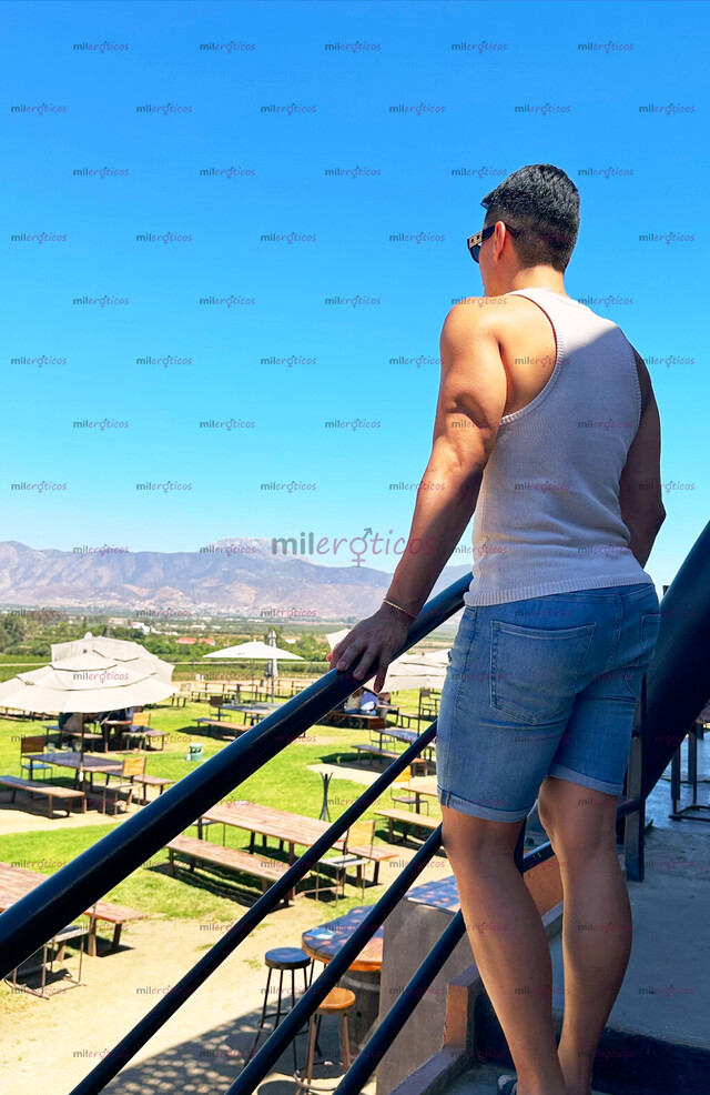 FOTOS DE LATINO GUAPO ATLÉTICO, CALIENTE Y VERSÁTIL PARA MAYOR PLACER