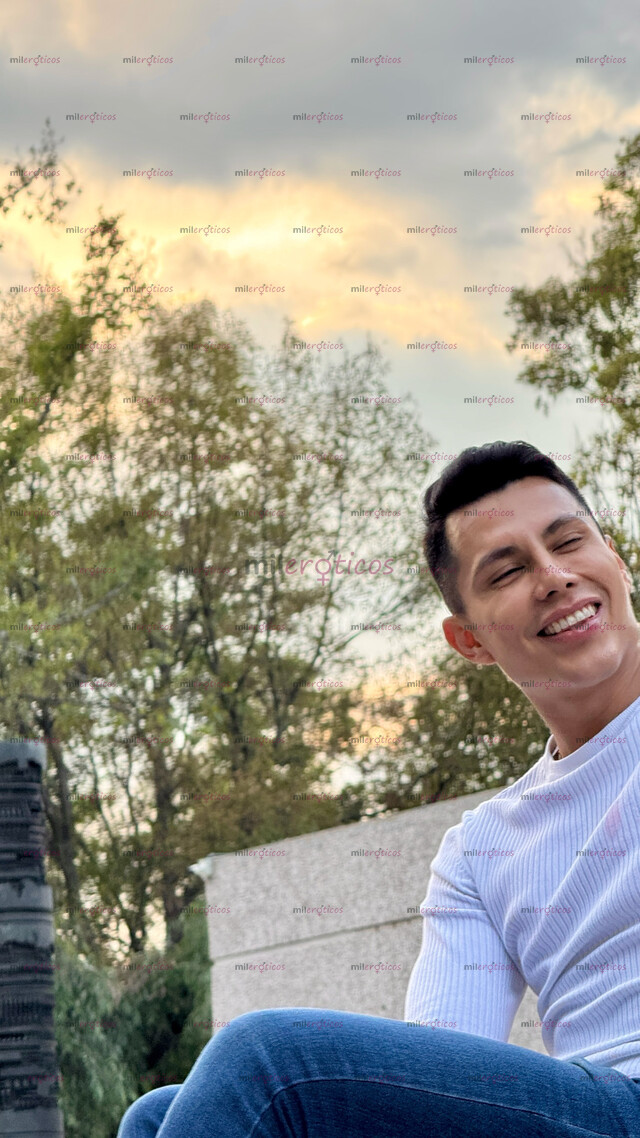 FOTOS DE LATINO GUAPO ATLÉTICO, CALIENTE Y VERSÁTIL PARA MAYOR PLACER