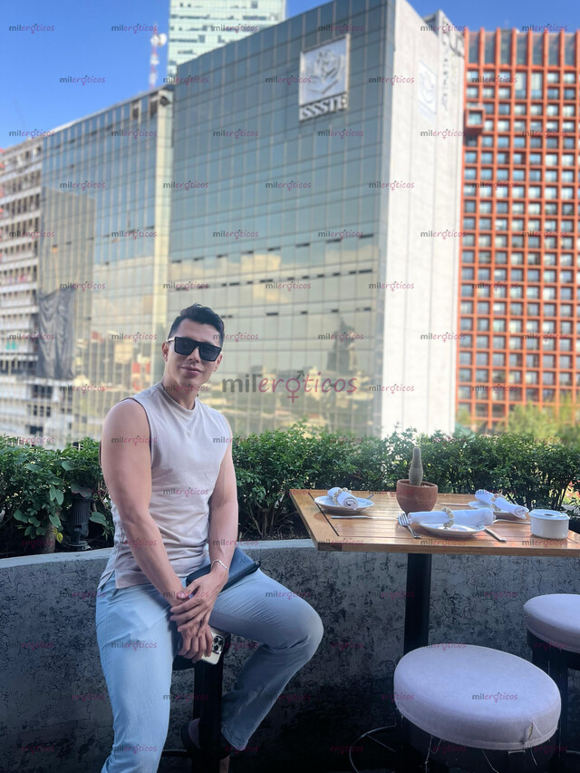 FOTOS DE LATINO GUAPO ATLÉTICO, CALIENTE Y VERSÁTIL PARA MAYOR PLACER