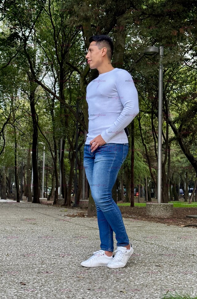 FOTOS DE LATINO GUAPO ATLÉTICO, CALIENTE Y VERSÁTIL PARA MAYOR PLACER