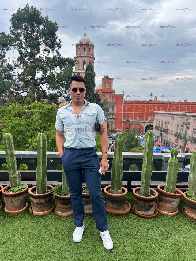 FOTOS DE LATINO GUAPO ATLÉTICO, CALIENTE Y VERSÁTIL PARA MAYOR PLACER