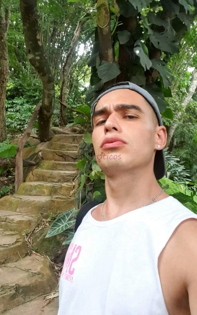 Hola pa estoy disponible ahora me encanta penetrar y prenar dejar la leche en el hoyito tengo lugar privado en paseo cousino 10seguirme en twteer dari...