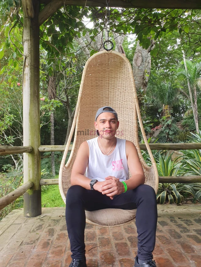 Hola pa estoy disponible ahora me encanta penetrar y prenar dejar la leche en el hoyito tengo lugar privado en paseo cousino 10seguirme en twteer dari...