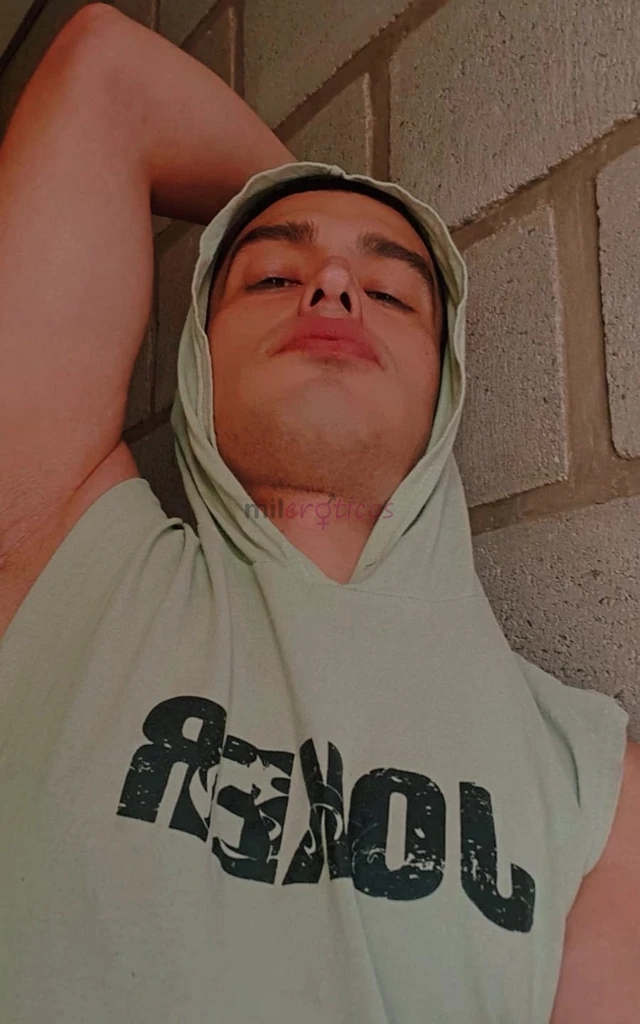 Hola pa estoy disponible ahora me encanta penetrar y prenar dejar la leche en el hoyito tengo lugar privado en paseo cousino 10seguirme en twteer dari...