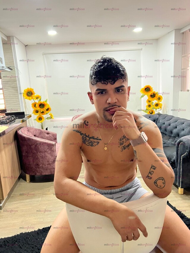 FOTOS DE VARONIL, ATENTO Y CON CUERPO DE ESCÁNDALO