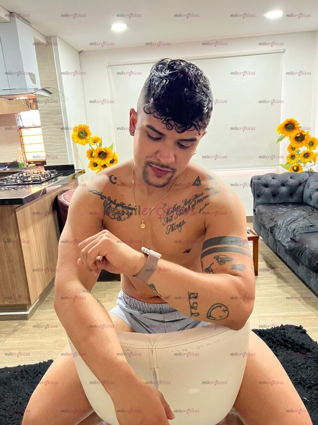 FOTOS DE VARONIL, ATENTO Y CON CUERPO DE ESCÁNDALO