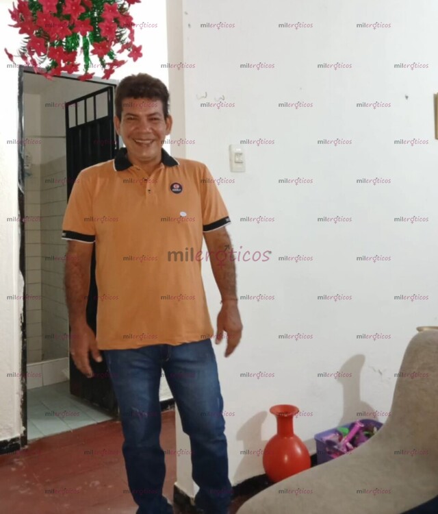 FOTOS DE SE SOLICITAN CHICAS MAYORES DE EDAD PARA LABORAR EN RESERVADO EXCELENTES INGRESO