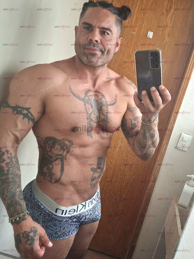 FOTOS DE SIMETRÍA ESCULTURAL DE HOMBRE MACHO FORNIDO