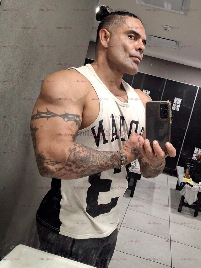 FOTOS DE SIMETRÍA ESCULTURAL DE HOMBRE MACHO FORNIDO