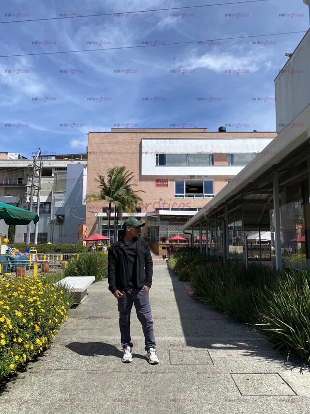 FOTOS DE MASAJISTA PROFESIONAL AL ALCANCE DE TUS MANOS