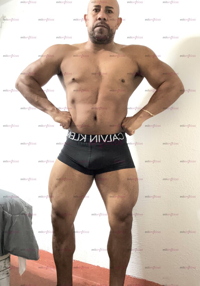 FOTOS DE FISICULTURISTA ACTIVO, CON BUENA HERRAMIENTA Y MUY CALIENTE