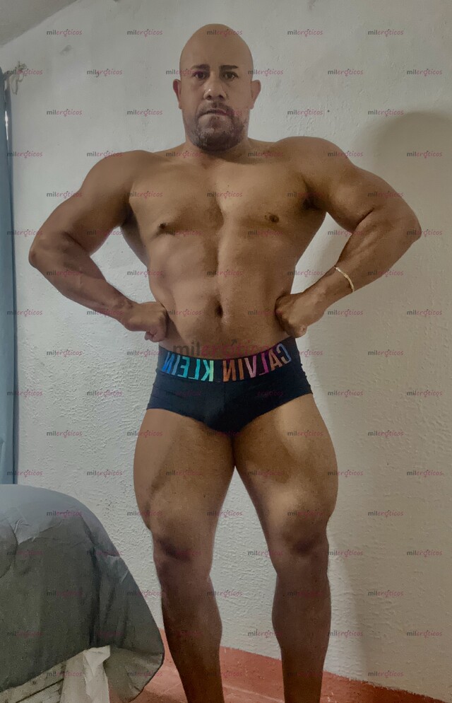 FOTOS DE FISICULTURISTA ACTIVO, CON BUENA HERRAMIENTA Y MUY CALIENTE