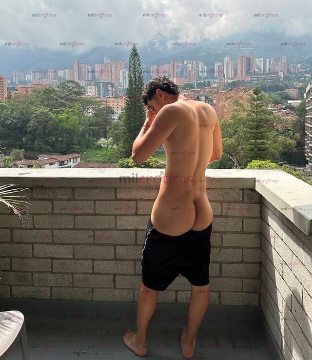 FOTOS DE COLOMBIANO, CON BUEN CULO Y BUENA VERGA VARONIL DISPONIBLE
