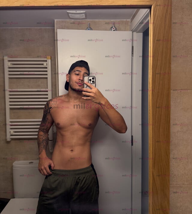 FOTOS DE COLOMBIANO, CON BUEN CULO Y BUENA VERGA VARONIL DISPONIBLE