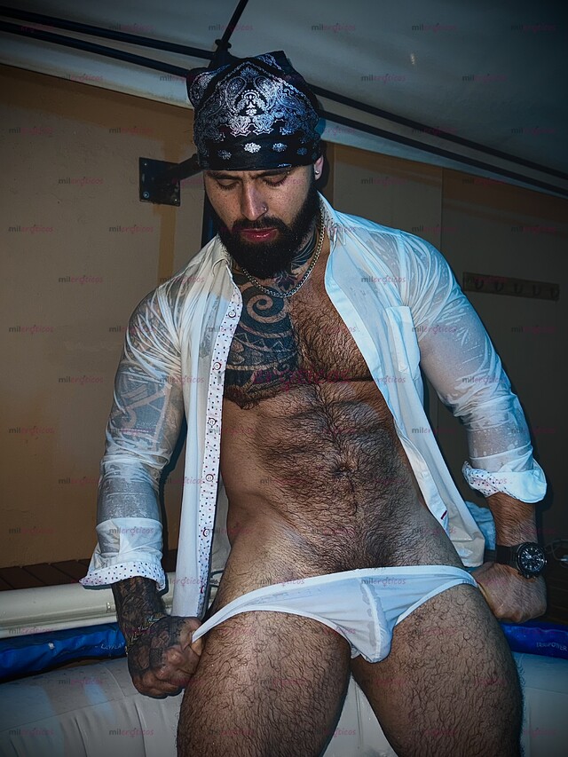 FOTOS DE EXTRANJERO CON PORTE MASCULINO MASAJISTA Y CREADOR DE EXPERENCE