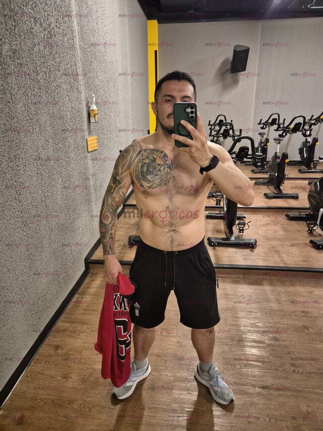 FOTOS DE HOMBRE MASAJISTA MASCULINO, VELLUDO Y ACTIVO