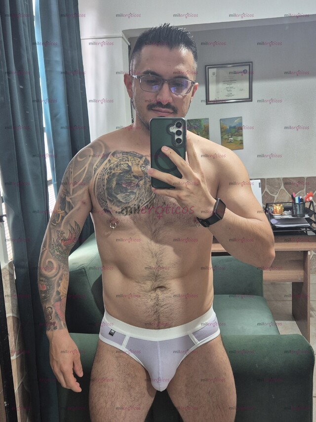 FOTOS DE HOMBRE MASAJISTA MASCULINO, VELLUDO Y ACTIVO