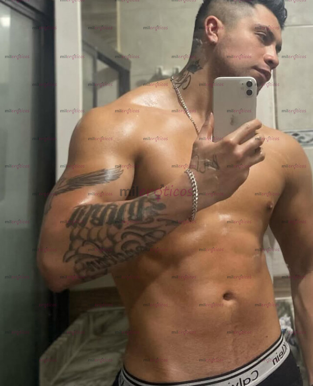 FOTOS DE MAN ATRACTIVO CON BUEN CUERPO ALTO Y SEXY DISPONIBLE PARA SERVÍCIOS CONTACTAME