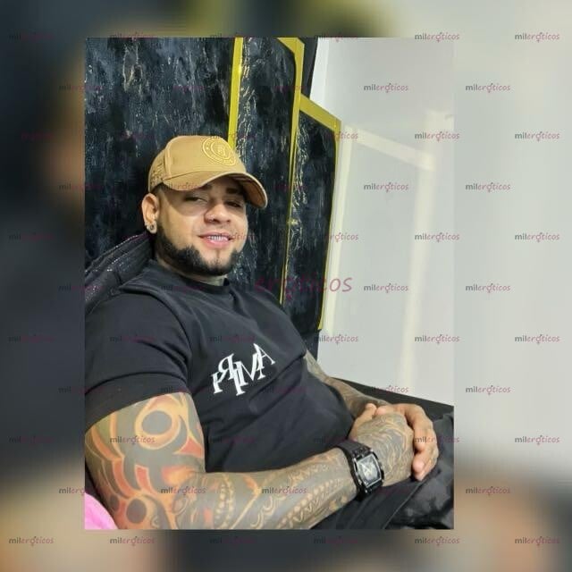 FOTOS DE ME LLAMO ALEXANDER, TENGO 24 AÑOS, SOY ALTO CON PRESENCIA. DESCOMPLICADO
