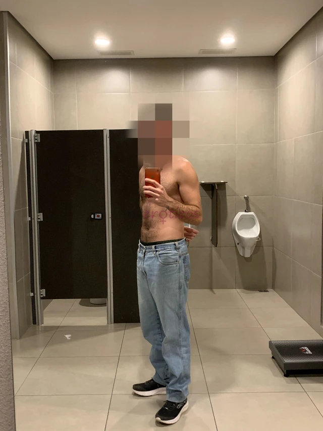 Sou bruno 25 anos tenho 175 m 70 kg e calco 42versatil tudo que a gente combinar gosto quando voce sente prazer sou educado e bem de boa a gente mante...