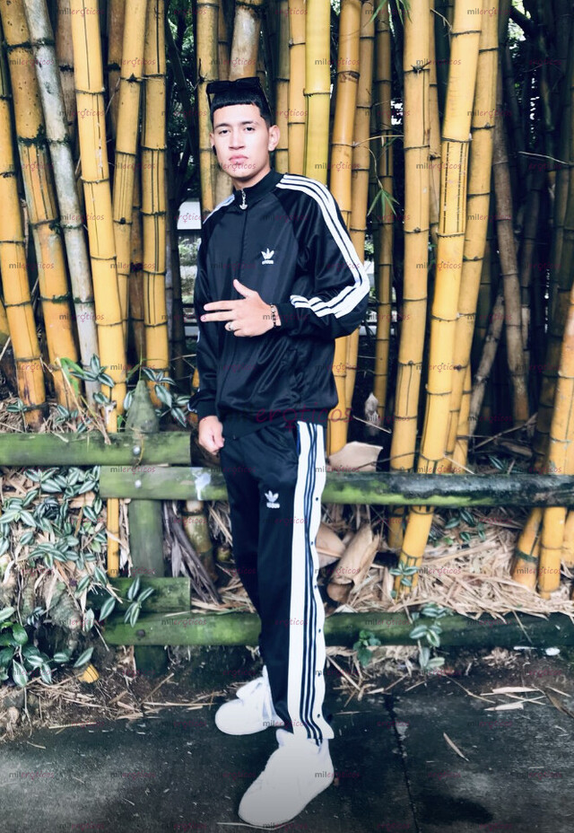 FOTOS DE ESTOS 2 CHICOS TE ESTAN ESPERANDO PARA HACERTE VIVIR LA MEJOR EXPERIENCIA.
