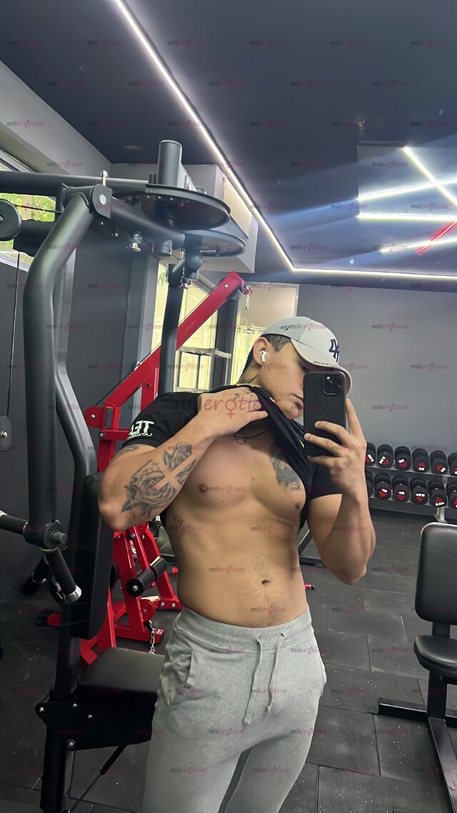 FOTOS DE POCOS DÍAS ,DE PASO!; MACHO COLOMBIANO ACTIVO VERGON 20CM FULL DOMINANTE.