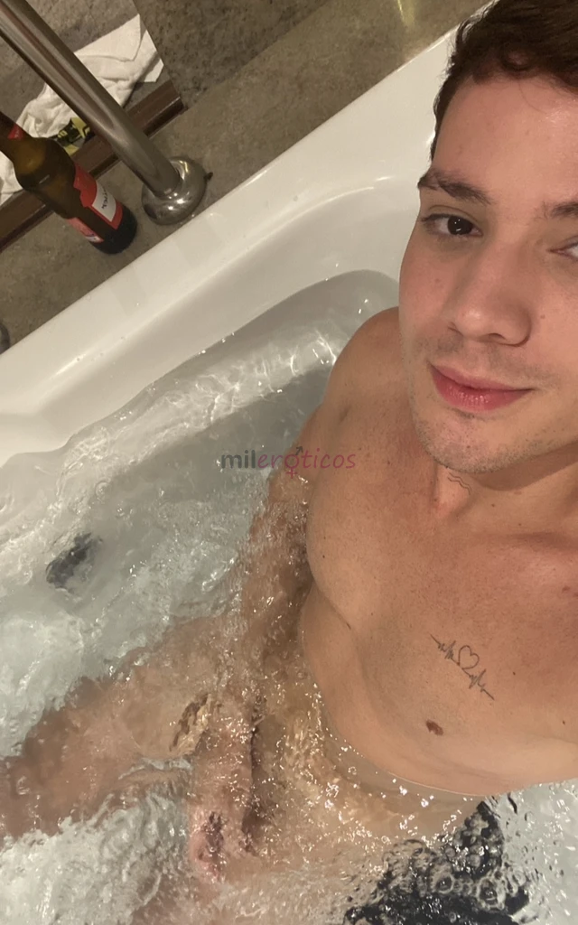 Ola meus queridos muitissimo prazer sou o junior lima sou um garoto branquinho e gostoso amp estou aqui para te proporcionar um atendimento excelente...